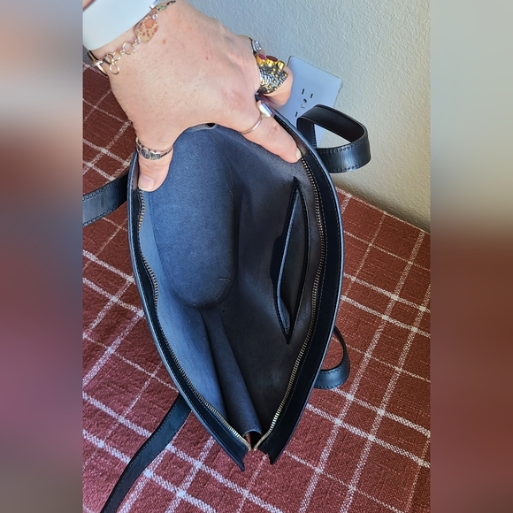 EUC vintage Louis Vuitton shoulder bag - Picture 5 of 16